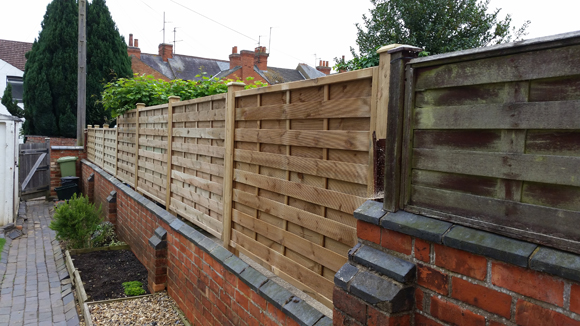 A short horizontal square fence built above a wall.